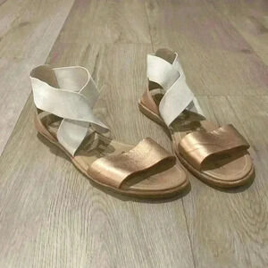 Sorel Ella II Rose Gold Leather Flat Sandal Size 7